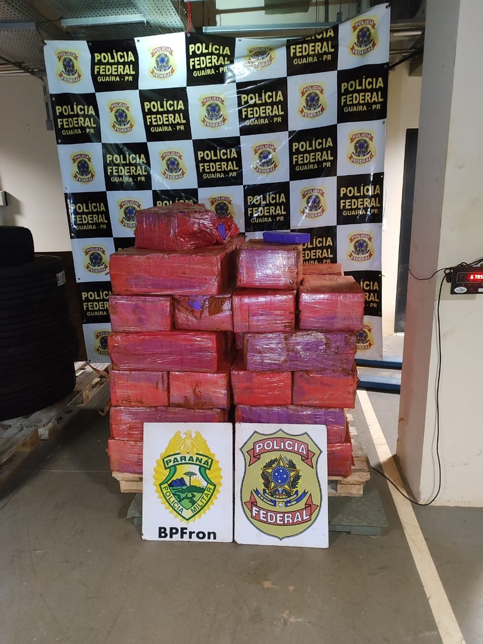 PMPR apreende 679 kg de maconha em GuaíraPR