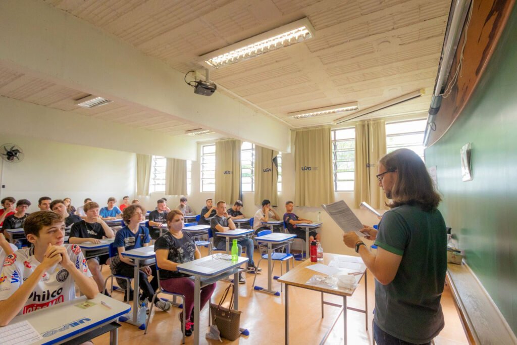 UEPG aplica provas do Vestibular em 13 cidades do Paraná -